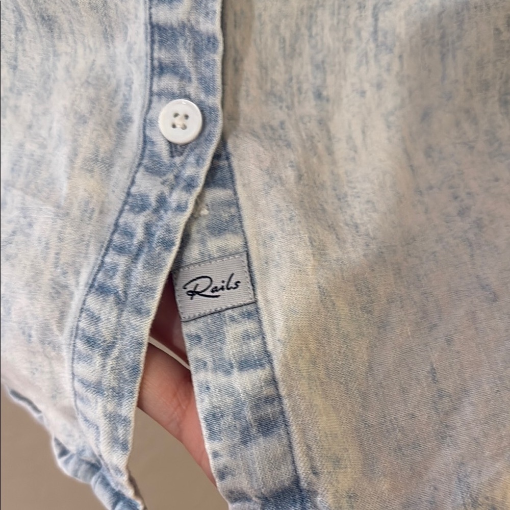 Women's Rails Ruthie Denim Ruffle Sleeve Top Acid Wash Chambray size large - Picture 4 of 8